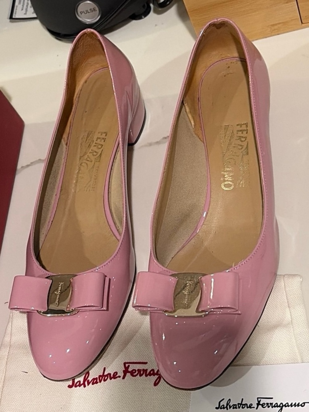 Salvatore Ferragamo Pink Patent Vara Bow Flats - Picture 2 of 6